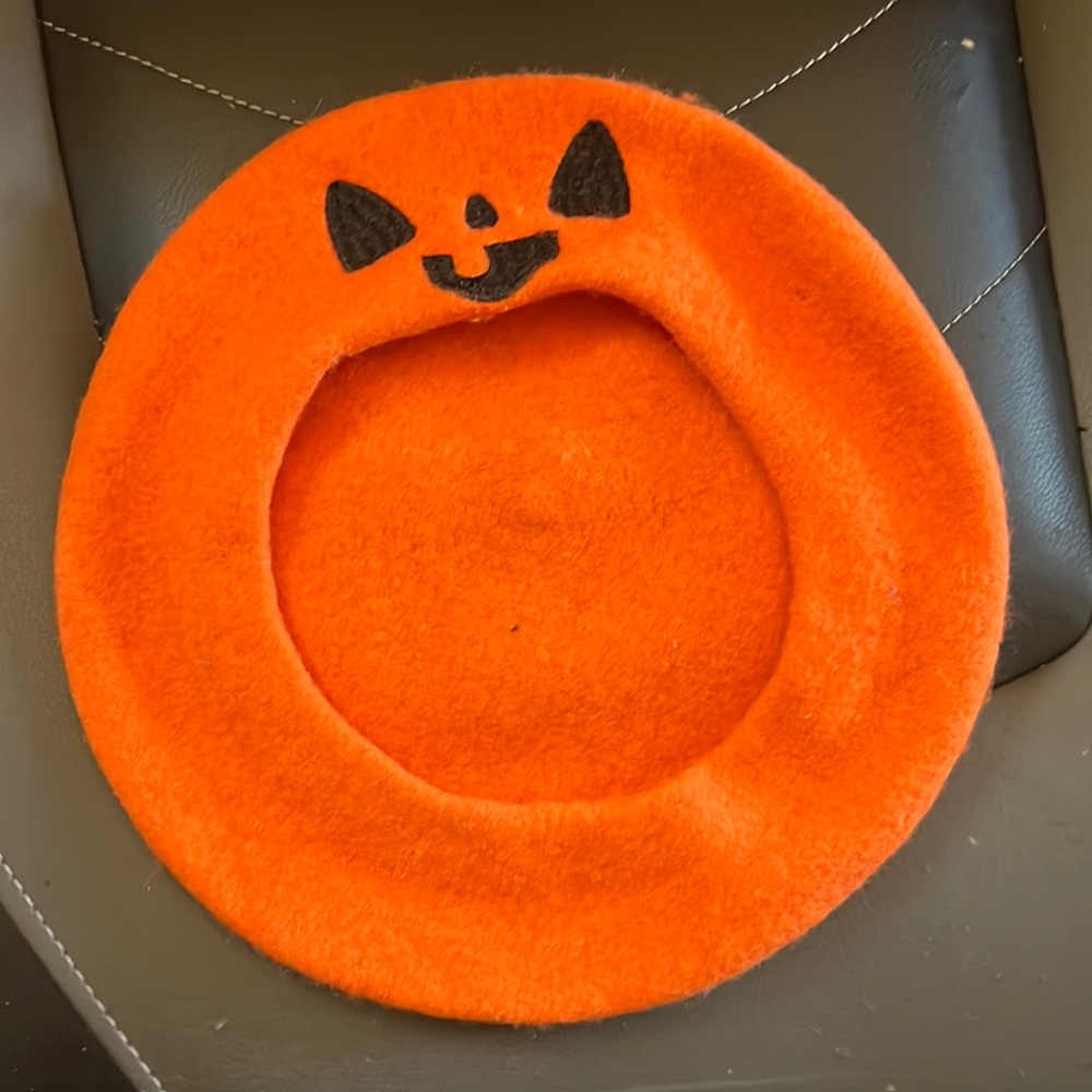 Em & Sprout Pumpkin Beret